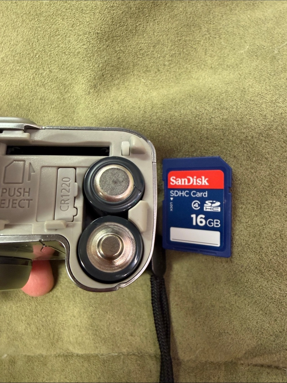 Canon Powershot A720 IS Silver Point-and-Shoot Digital Camera with Carrying Case - Picture 13 of 16